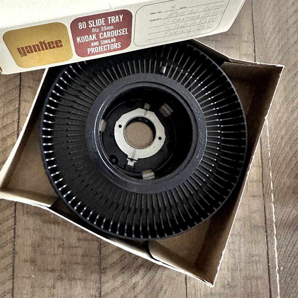 Yankee 80 Slide Kodak Carrousel Tray 35mm Projector with Box